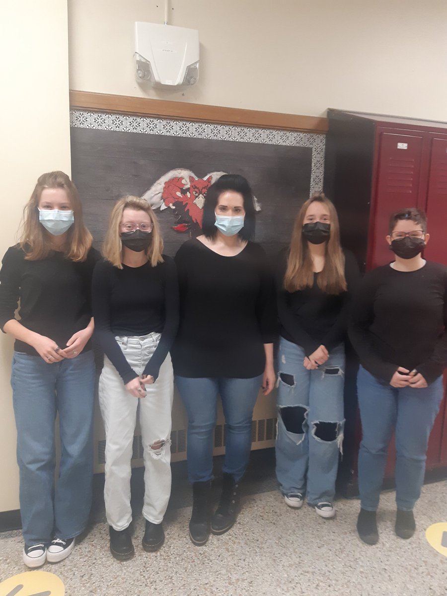 janet_bosnjak's tweet photo. Quintuplets!! They recreated the poof!! Twin and triplet spirit day! #grade8 #jeans #thepoof @gecdsbpro
@teach_terri @GlenwoodGriffin https://t.co/HvHidaDUpH