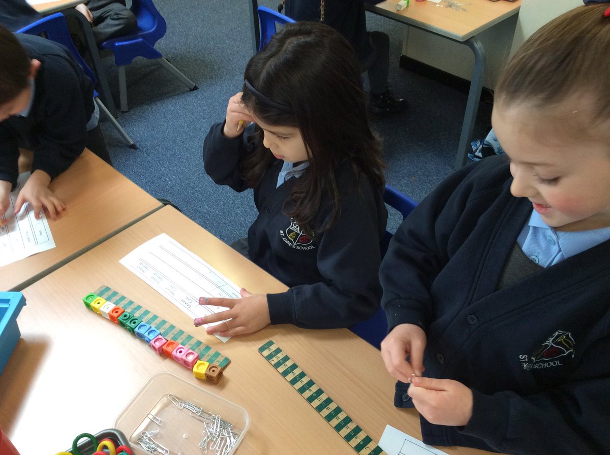 Class3KA_NR's tweet photo. We have been developing our measuring skills using different objects today! #mathsexplorers https://t.co/2syCWN5w5R