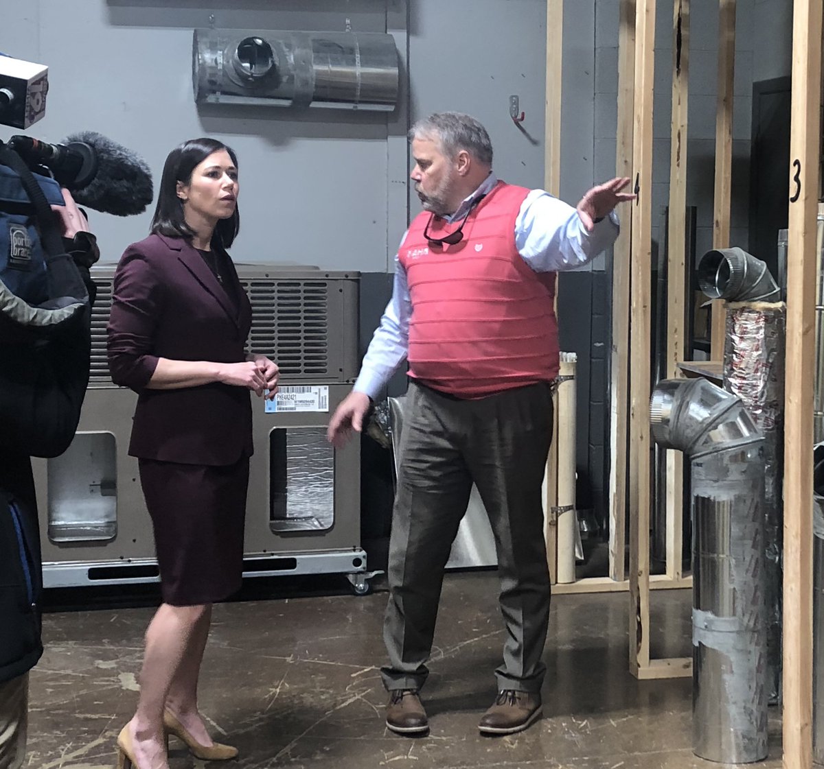 kaylasmithnews's tweet photo. “Industry is coming together to make sure they not only meet workforce needs but also give people a pathway to success.”

Katie Britt visited @NAHAcad today. Britt says, if elected, she intends to meet the needs of small businesses and Alabama industry. More on @WHNT at 4 and 5. https://t.co/dyaLsJruZ6
