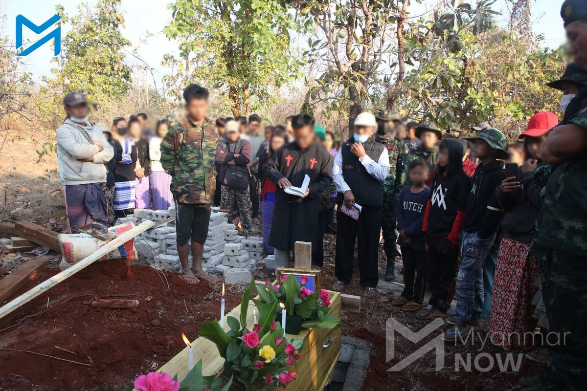Myanmar_Now_Eng's tweet photo. The funeral of a member of KNDF's 5th Battalion was held this morning (Feb 25) in an undisclosed location. He was killed during clashes between local resistance forces and Myanmar's army on Feb 22 in the north of Demawso Township. 

Photos: Khun Hla Nyan

#WhatsHappeningInMyanmar https://t.co/J2UekrVoDU