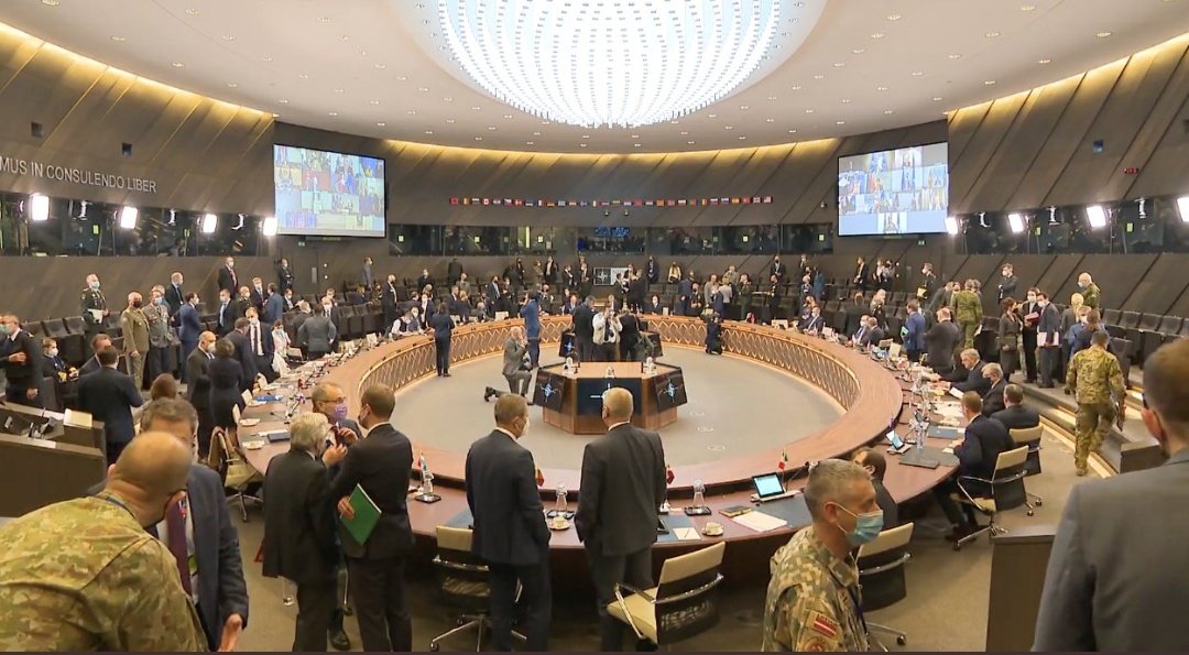 Marchfoward's tweet photo. TERKINI

NATO akan mengerah NATO Response Forces(NRF) buat kali pertama dalam sejarah NATO untuk tujuan melindungi NATO

Perancis akan mengetuai pasukan ini

Ia akan dikerahkan di kawasan NATO bukannya Ukraine https://t.co/DIBidSquT8