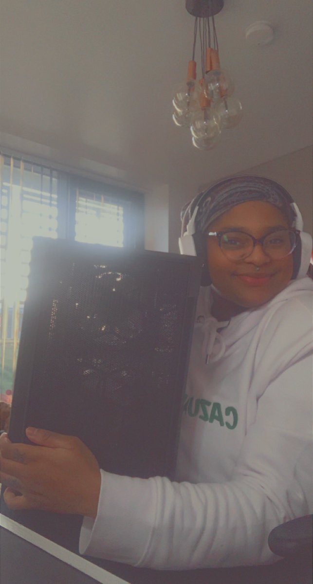 CasCandy_'s tweet image. Thank you very much for the #gifted #kolink pc case which is what I needed to start another build. I unboxed on stream today, it was hilarious 😅 @OverclockersUK 🤍