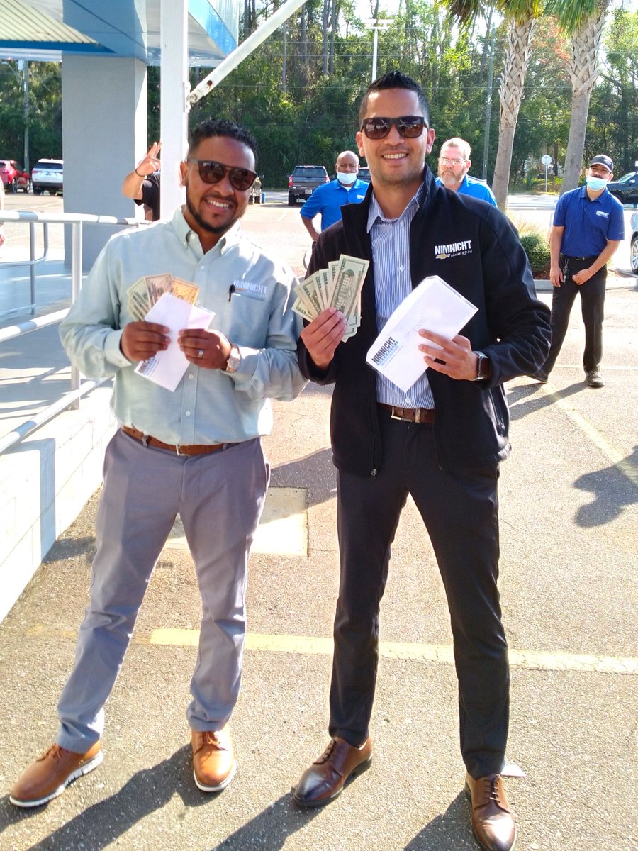 Congratulations to our top-reviewed Salespeople this week! Our Salesperson Hans and Sales Manager Jose tied for 1st place! Thank you so much to all of our customers who take the time to let us know how happy you are with your experience!
#5starreviews #sales #nimnichtchevy