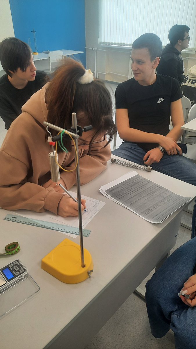 Завершилась работа профильной смены по программе РЦОД «Вега»  «Цифровая лаборатория химического эксперимента». Темами заключительного занятия стали "Колебательные системы", "Постоянное магнитное поле",  "Постоянный электрический ток". #умныеканикулы 
<a href="/pu_monso/">Поволжское управление МОиН СО</a> <a href="/Volzhsky_adm/">Администрация Волжского района</a>