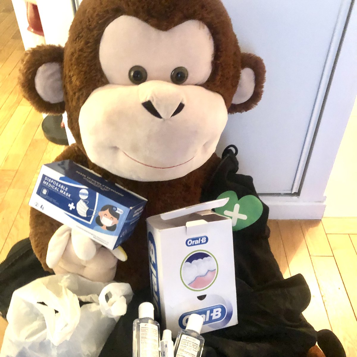 AidaDems's tweet photo. En direct avec Padawan qui m’aide pour la maraude de ce soir et qui vous souhaite une belle et douce soirée 🙏💚
#maraude #padawan #homelessplus
#enpleindélire 😂 https://t.co/5yVr7zskxe