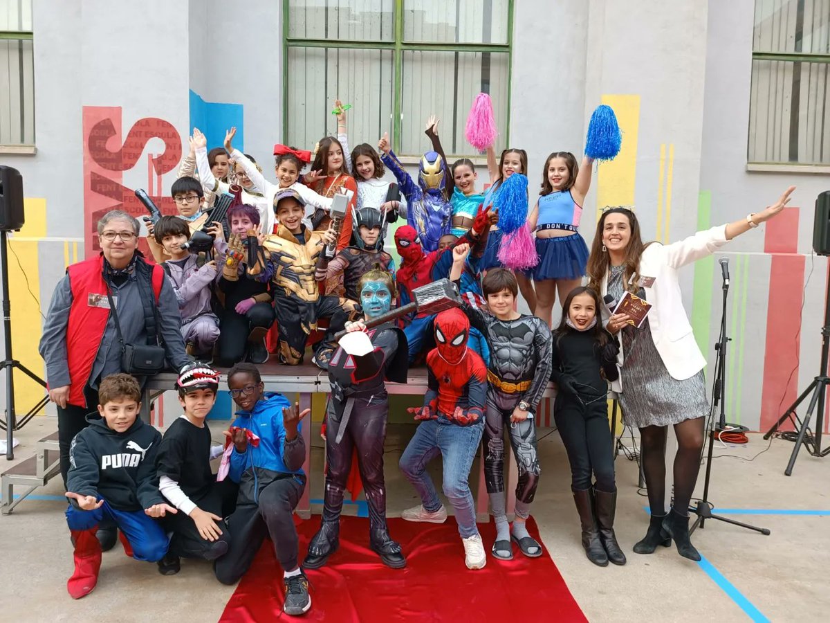 epiasabadell's tweet photo. UN CARNAVAL DE PEL·LÍCULA!
Els nens i nenes de 4t hem celebrat la gala dels “Òscars Pia” al pati de l’escola. Hem desfilat tots i totes per la catifa vermella disfressats de personatges de pel•lícula, i entre cançons i balls hem passat una magnífica tarda.
#4TPRIPIASABADELL https://t.co/I4ieAZJEzt