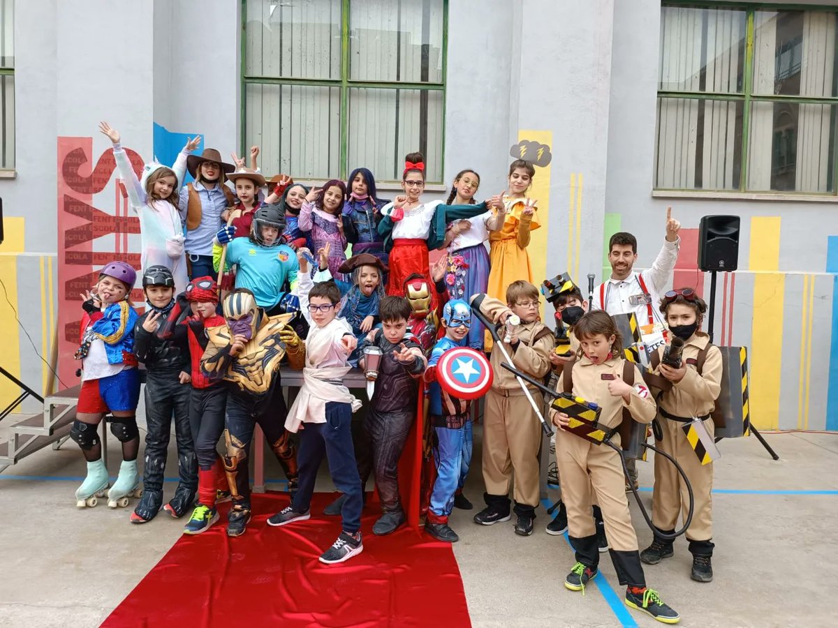 epiasabadell's tweet photo. UN CARNAVAL DE PEL·LÍCULA!
Els nens i nenes de 4t hem celebrat la gala dels “Òscars Pia” al pati de l’escola. Hem desfilat tots i totes per la catifa vermella disfressats de personatges de pel•lícula, i entre cançons i balls hem passat una magnífica tarda.
#4TPRIPIASABADELL https://t.co/I4ieAZJEzt