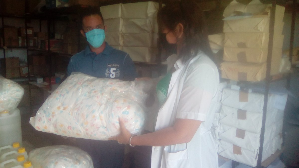 SaludCSur's tweet photo. Gran satisfacción para el Municipio #ConsolacióndelSur, por haber recibido a travès de la EMPAS pañales desechables en bolsas con destino a los pacientes pediàtricos (casos crìticos postrados y otros con tales necesidades) #CubaPorLaSalud #CubaVive
#CubaPorLaVida. https://t.co/2dfB7a6z8B