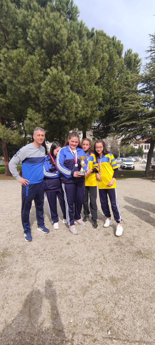 fikret_ilk's tweet photo. Tevfik Fikret Kaya Ortaokulumuz  Bocce alanında 2 kategoride İl https://t.co/UTFlM9lhWI olmuş, bir diğer kategoride de İl 3.sü olarak tamamlamış. Başta okul yönetimimiz olmak üzere; kıymetli öğrencilerimizi ve emeği geçen beden eğitimi öğrt. Suat Omak'a içtenlikle kutlarız. https://t.co/nrnMvJwFwi