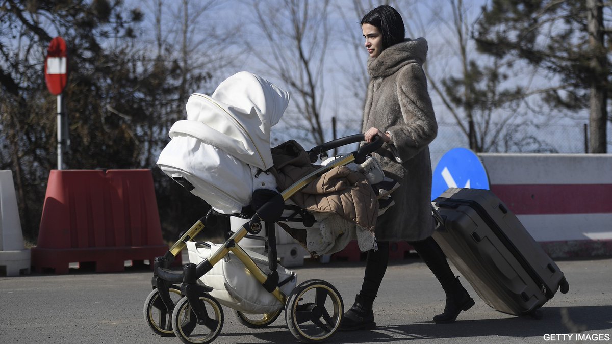 bbcworldservice's tweet photo. Families fleeing Ukraine are being separated as younger men are held back to fight. UN agencies predict five million citizens will try to leave the country.
 
A journalist at a checkpoint in Romania says he’s witnessed women and children going ahead alone

https://t.co/ufp6vaCxWc https://t.co/VjEVfZNVQg