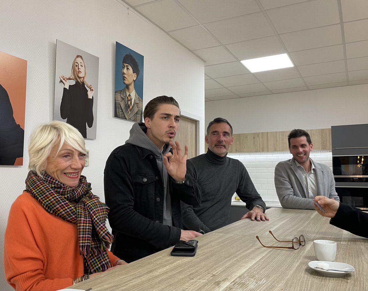 FASK_fashion's tweet image. #aboutcettesemaine

Les membres fondateurs de notre collectif étaient présents pour échanger sur nos projets lors d'un déjeuner 🍽

Ils ont aussi pu prendre le café avec la gouvernance de notre fille, FASK ACADEMY ☕️

#FASK
#FASHION #SKILLS
#Poesie #Industrie