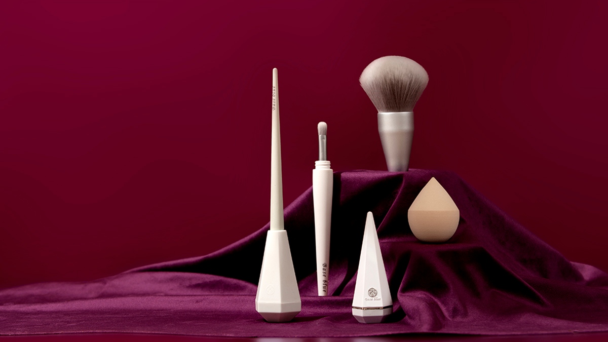 BaseblueC's tweet photo. Happy Firday,

Some must-haves from this month.

Products mentioned:
Mini Lipstick Mate Attrction 
Soft Brush II - Snow white
2 in 1 Makeup Brush 
AirSponge Full Coverage

#musthavemakeup #basebluecosmetics https://t.co/SwzZv1bx9D