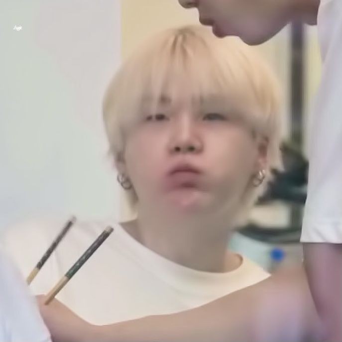 tineemyg's tweet photo. *pouts harder* https://t.co/aCijRC9mVl