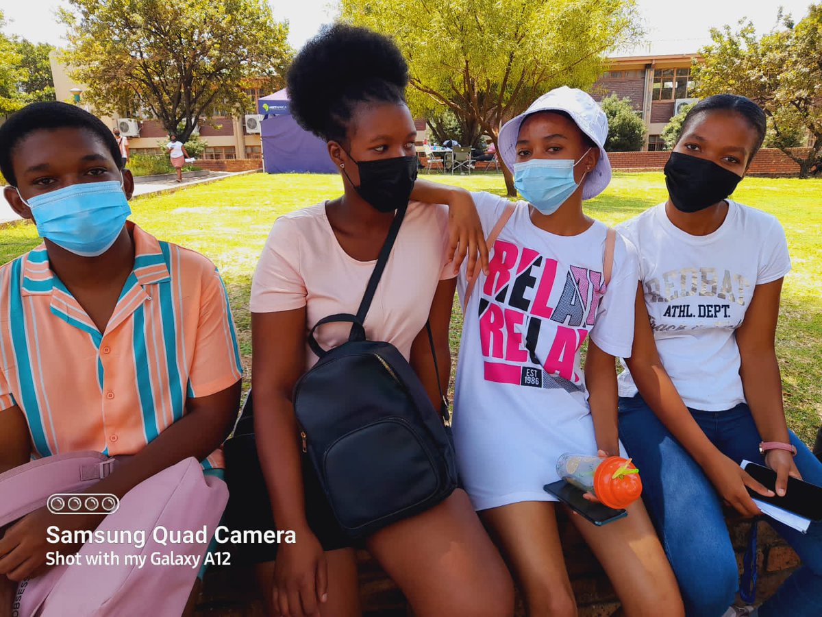 mfiki_s's tweet photo. Met Khanyisile, Ayanda and Kamogelo at first I was afraid to approach them because I did not understand their languages, but they were so friendly they taught me Isizulu and Tshwana it was an amazing moment.
#tutjourn2022 #twitterchallenge https://t.co/dgp21HoNqe