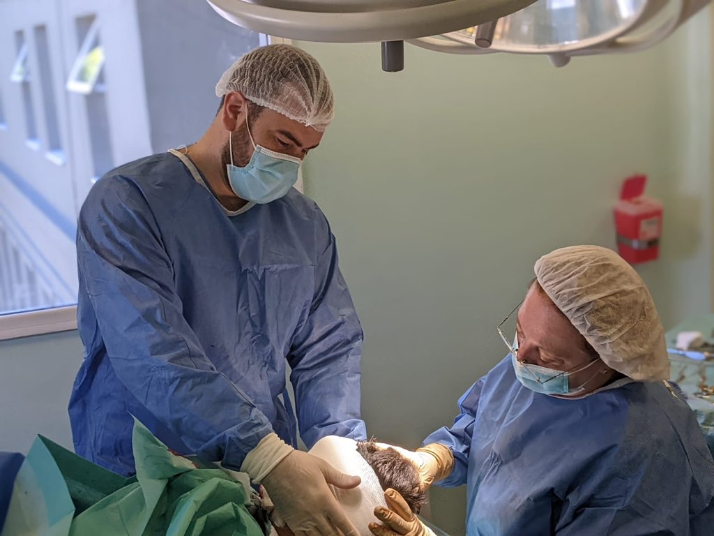 manualjo56's tweet photo. Agradezco la colaboración recibida por el Dr Guido Langhi del Hospital Fiorito de Avellaneda quien tuvo una excelente rotación por el Servicio de Neurocirugía del Hospital Elizalde.
Es reconfortante encontrar personas con buena predisposición, buena onda, participativo. https://t.co/SbJrRfWhj1