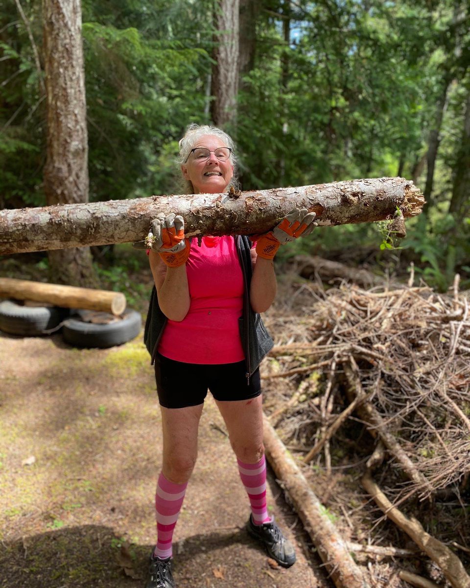 MyPeakChallenge's tweet photo. #Peaker flexes are pretty impressive 💪🌲

#MyPeakChallenge #SamHeughan #MPC2022 #MPC #FlexFriday https://t.co/Ab2UXMgD1v