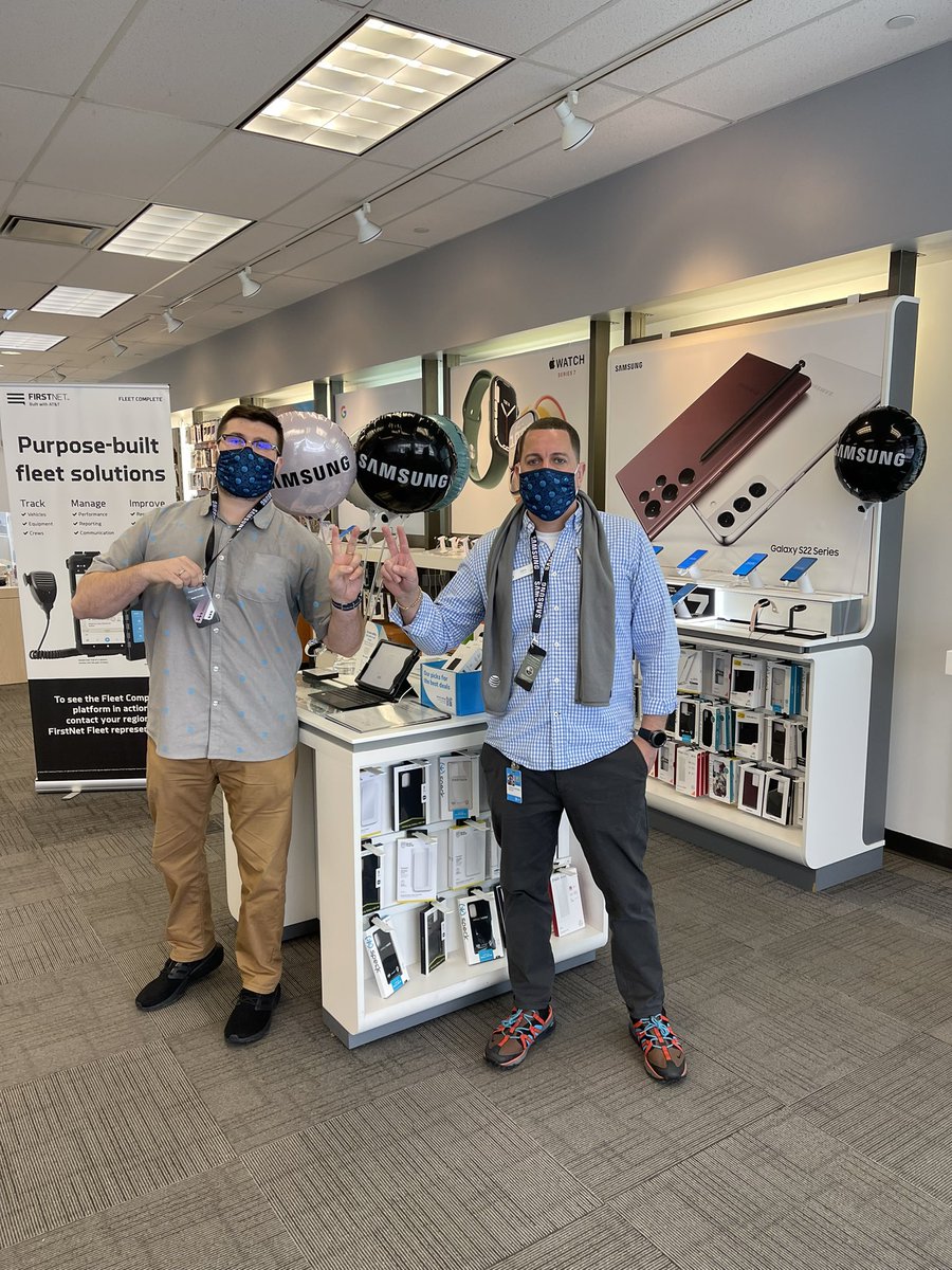 biggriffnrg's tweet photo. #SamsungGalaxyS22 launch in Silver! #TeamSilver @cv7611 @MightBeMikeB @keroninc @firas_smadi @TheRealOurNE https://t.co/RjZYexrlBQ