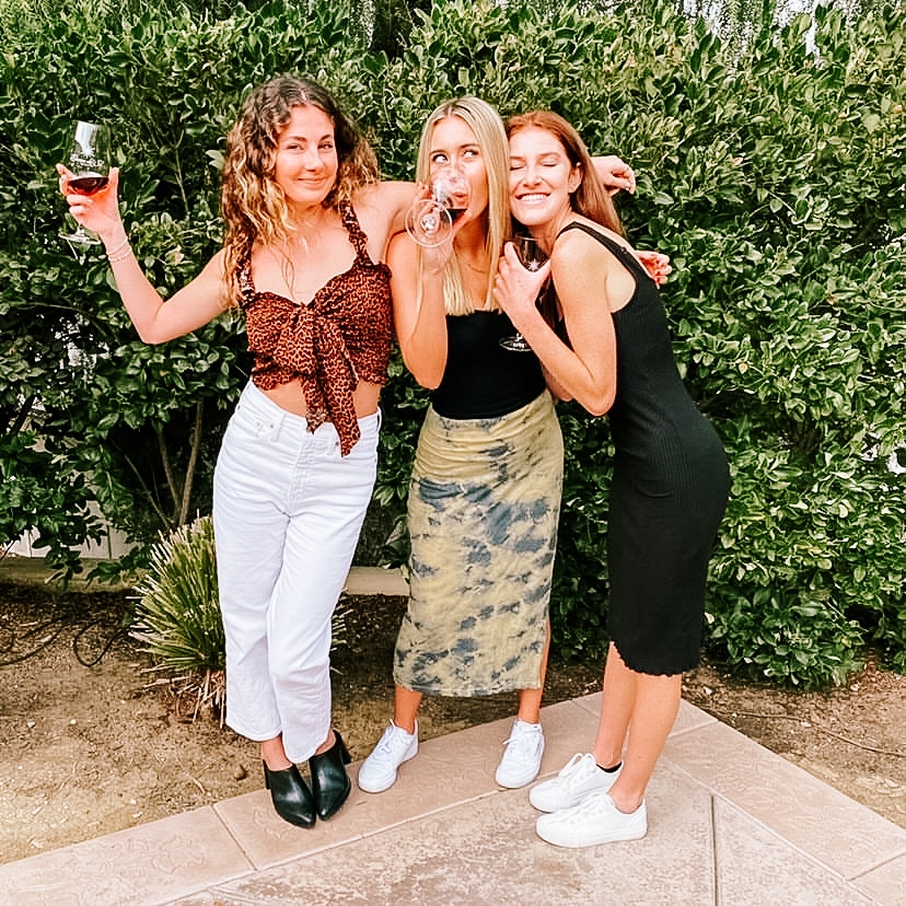 Let's go girls 💃 We are OPEN LATE tonight! Join us for Trivia from 7pm to 9pm with @fatlippizza on property from 3pm to 8pm 🍕 Start your weekend right!