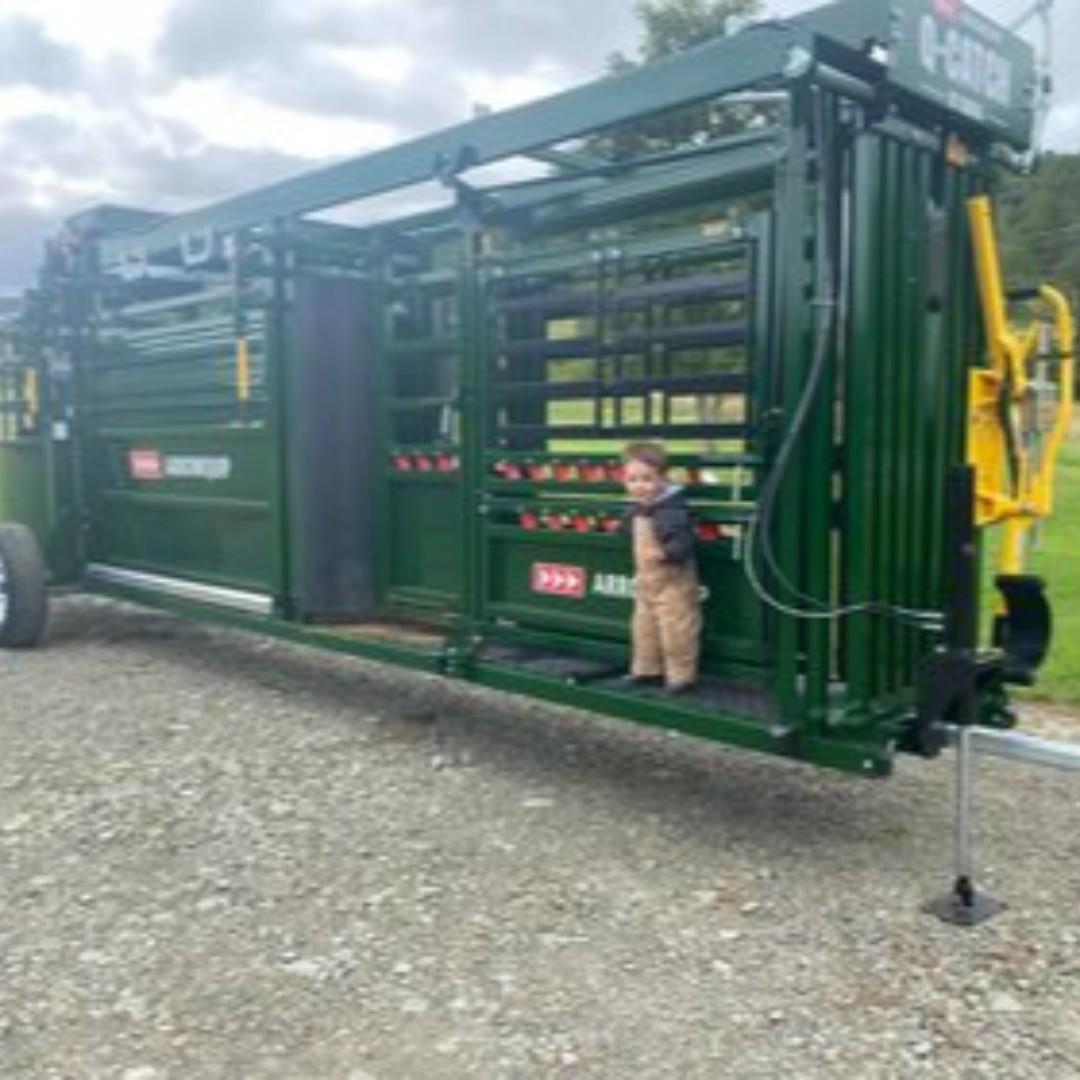 Arrowquip's tweet photo. Family-friendly and kid-approved, get a portable cattle handling system you can trust to keep everyone safe. Find the portable cattle handling system made for your ranch β‘οΈ https://t.co/GCiRUXrDGE | Dustin Anderson #portablecattlehandling #87series #qcatch #headholder https://t.co/mzVeEtujqz