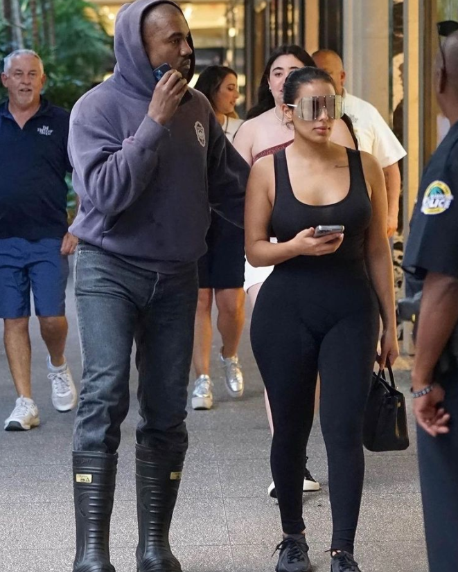 RapMais's tweet photo. Kanye West e Chaney Jones em Miami 🔥❤️ https://t.co/HiHD5ee5OG