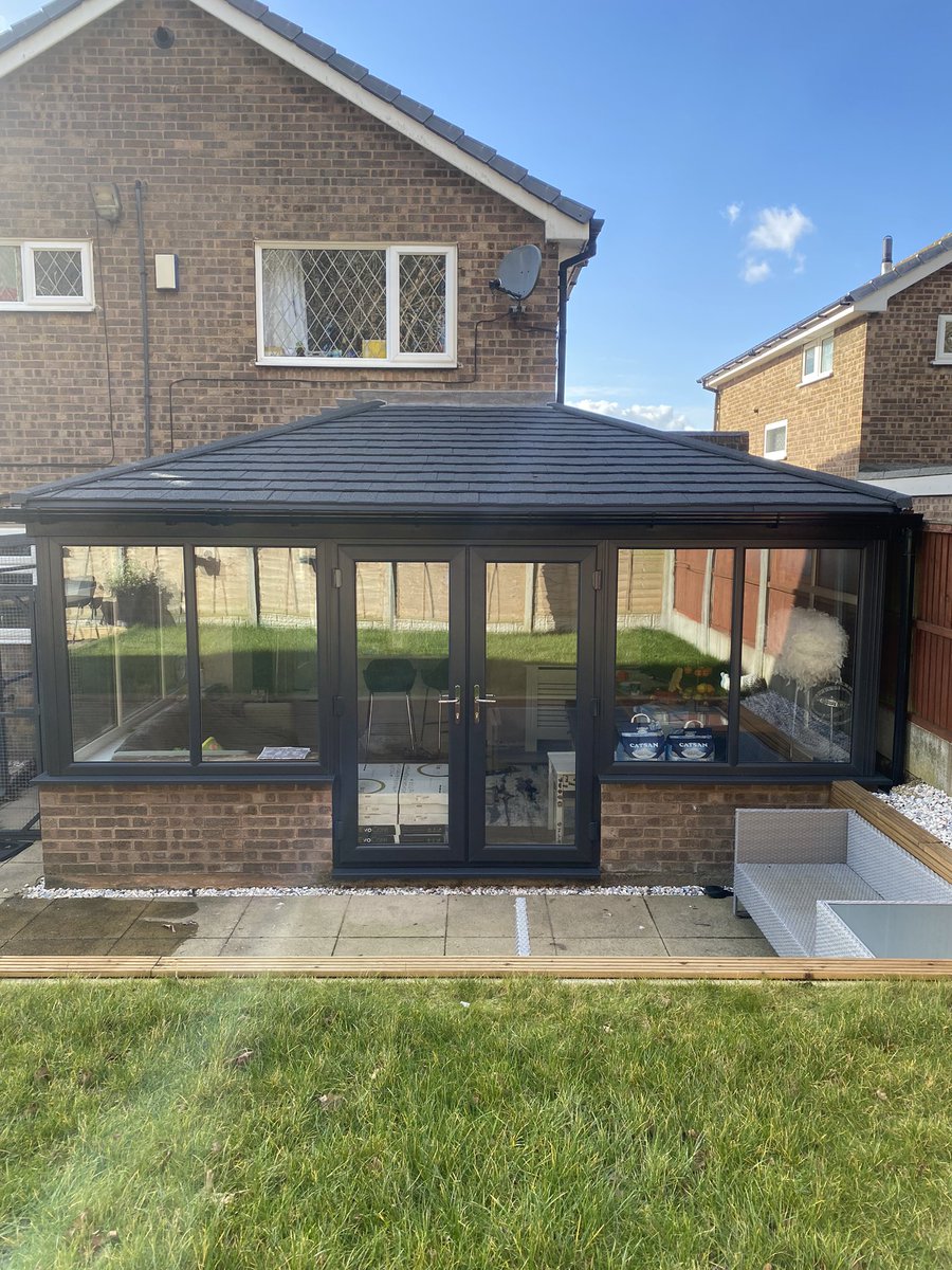 I think it’s fair to say this conservatory was ready for a bit of TLC 🤷🏻‍♂️

📞 07388057898
📧 info@my-room.uk
📍 Cambridge street WF105BL 

#warmerroof #Castleford #homeimprovement #myroombs #localbusiness #anthracitegrey #conservatoryroof #conservatory