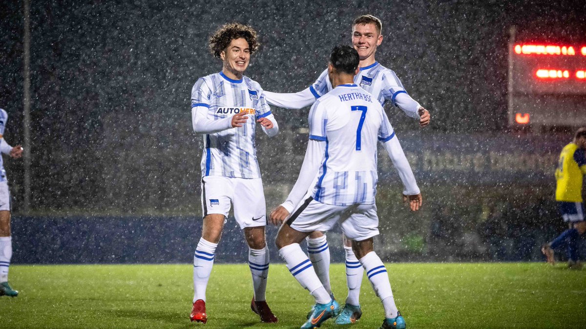HerthaBubis's tweet photo. 💙🤍
#BSCU23 #BSCL63 | 1:0 | #HaHoHe https://t.co/WgSAfJoAJx