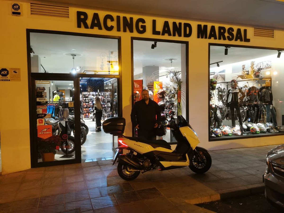RacingMarsal's tweet photo. Nuestro cliente y amigo @caselles40 con su nueva moto Wottam Storm. 
¡¡¡Que la disfrutes!!!

Puedes venir a verla e informarte a nuestra tienda.

#motos #tiendademotos #orihuela #racinglandmarsal https://t.co/xiAjOtVTdW