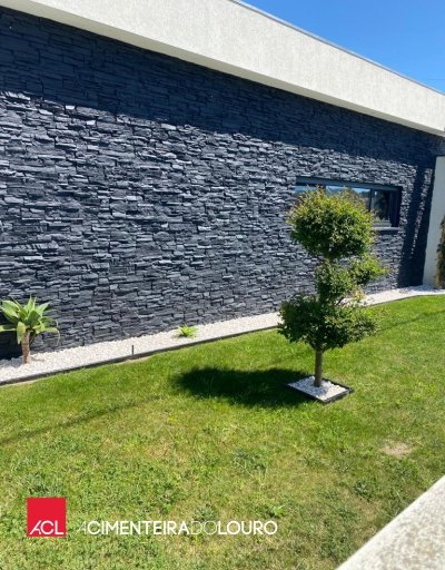 ACL_Louro's tweet photo. In a rustic style, even if scrupulously polished, the 𝗦𝗶𝗲𝗻𝗮 concrete wall covering promises seductive reliefs, capable of building environments of impeccable style.

#rusticwall https://t.co/8sbMvgMNdM