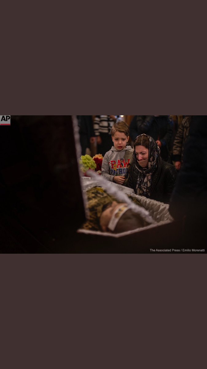 Alpha_mexzy's tweet photo. Fathers are crying that their sons are gone.
Mothers are weeping for their unborn child.
Let’s make peace ✌️ with each other and let’s stop the killing and we will be great. 

#UkraineRussia Kyiv #Putin NATO #Ukraine https://t.co/IxsA4eNz9G