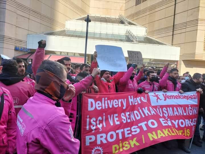 Günlerdir sefalet ücretine karşı Nakliyat-iş Sendikası öncülüğünde direnen Yemeksepeti işçilerinin yanındayız.
Artık yeter işçiler sayesinde büyüme oranlarınız artarken büyümeden işçiye düşün paylarını derhal verin.
#DüğünümüzDirenişKazanacağız
<a href="/HsnBozkurt/">Hüsnü Bozkurt</a> <a href="/Nakliyatsendika/">Nakliyat-İş</a>