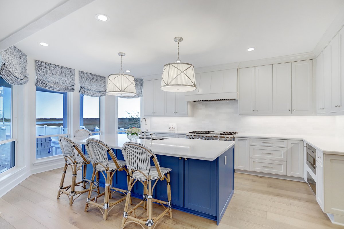 TKImages's tweet photo. Alexa, play "Here Comes the Sun" by The Beatles ☀️ 

3541 Foremast | 3,009 sq ft | West End | $1,750,000 USD | MLS# 28780991

Photographer: Craig Vance
Editor: Bryan Arwood
Agent: Bet Jennings | Greenwood King Properties

#realestate #houstonrealestate #galveston https://t.co/H4z35gkF4k