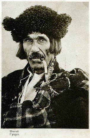 Гуцул с трембитой. Гуцул костюм гуцульский народный. Гуцулы закарпатья. Бойки лемки гуцулы русины. Почему гуцулы и галичане не считаются украинцами.