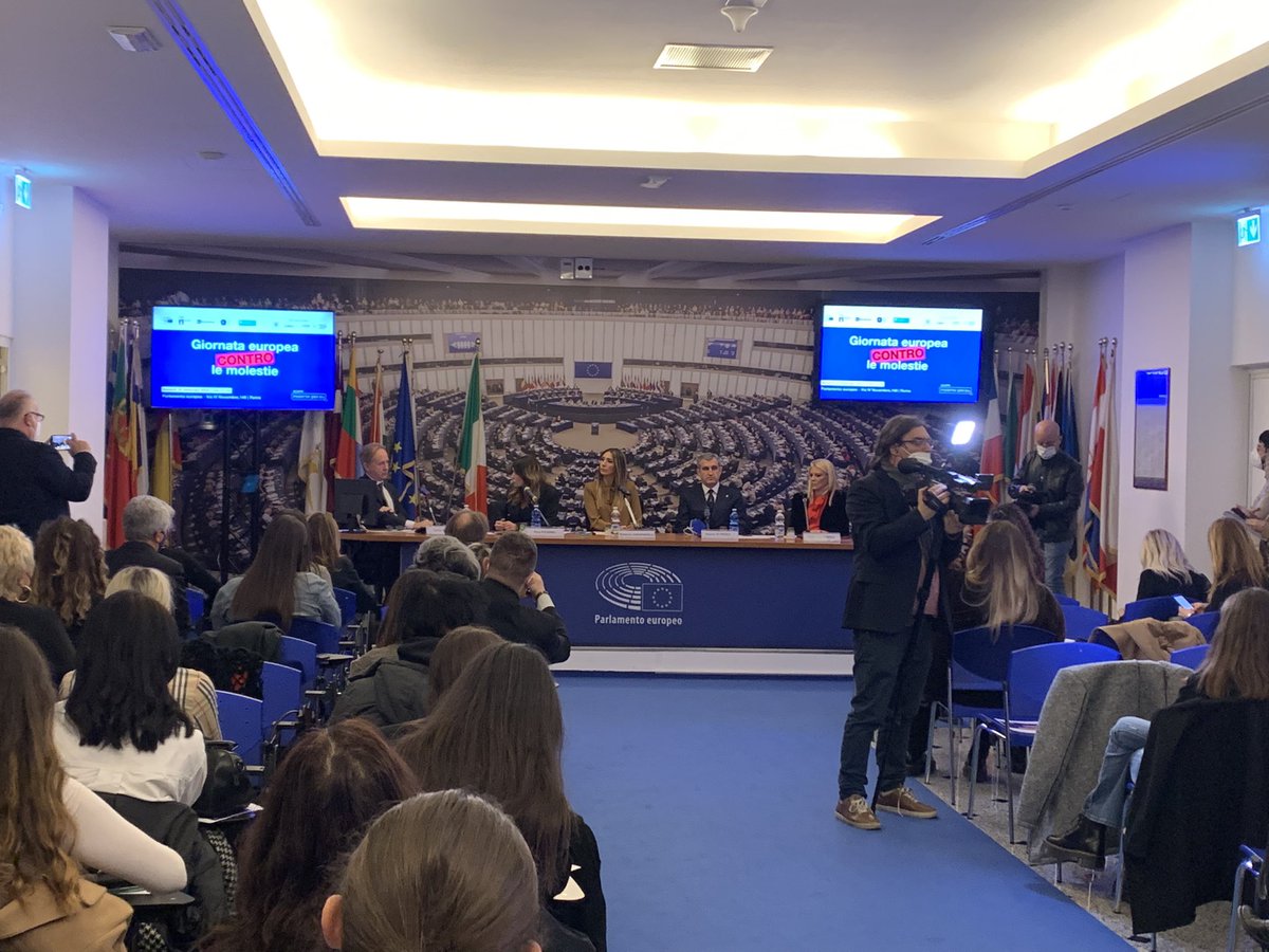 Giornata 🇪🇺 contro le molestie. Con la VP @pinapic, Marco Di Paola @Sportequestri, Giovanni Malagò @Coni, @eleonoradaniele Roberta Ammendola, Karina Laterza, Giovanni Parapini, Sara Morganti, Donatella Scarnati, @elenabonetti e Valentina Vezzali. europarl.europa.eu/italy/it/succe…