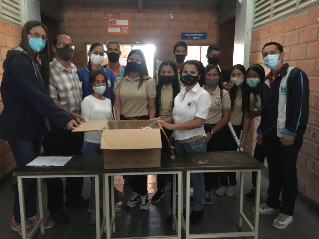 MedozaWullian's tweet photo. Equipo académico del espacio @ccauney de la @uney_oficial promueve el estudio de las ciencias de la alimentación en comunidad educativa de #Guama a través de donación de insumos y charlas de orientación vocacional! Felicidades! @TibisayLucena8 @JLEONYARA @arbolve @marioyovera https://t.co/H4qeWILPVQ