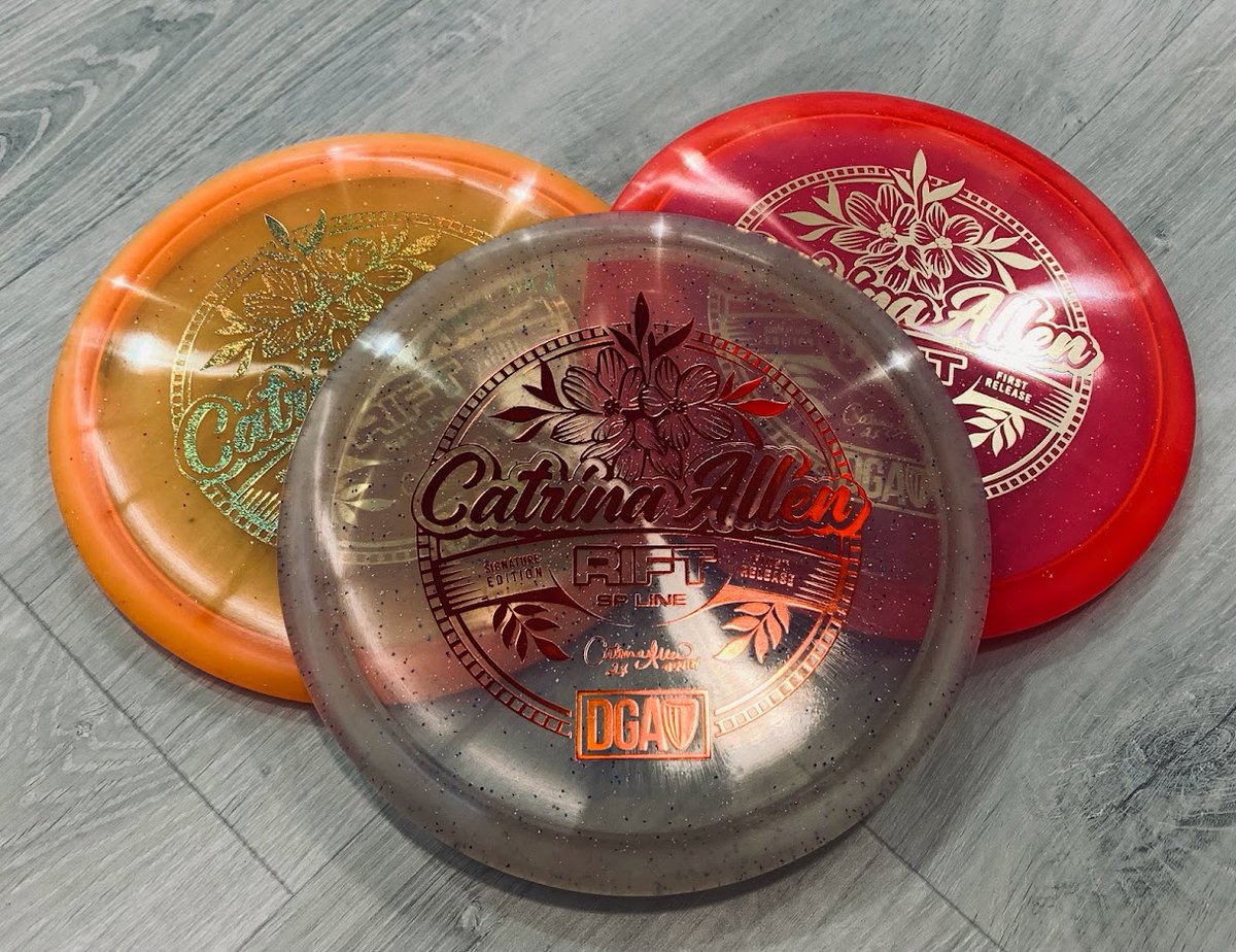 Looks like Catrina Allen had no trouble switching her bag to DGA plastic as she is tied for first after the first round of the LVC. For those of you who don't know, DGA discs are manufactured by Discraft. #catrina44184 #dgadiscgolf #acerunners #lasvegaschallenge