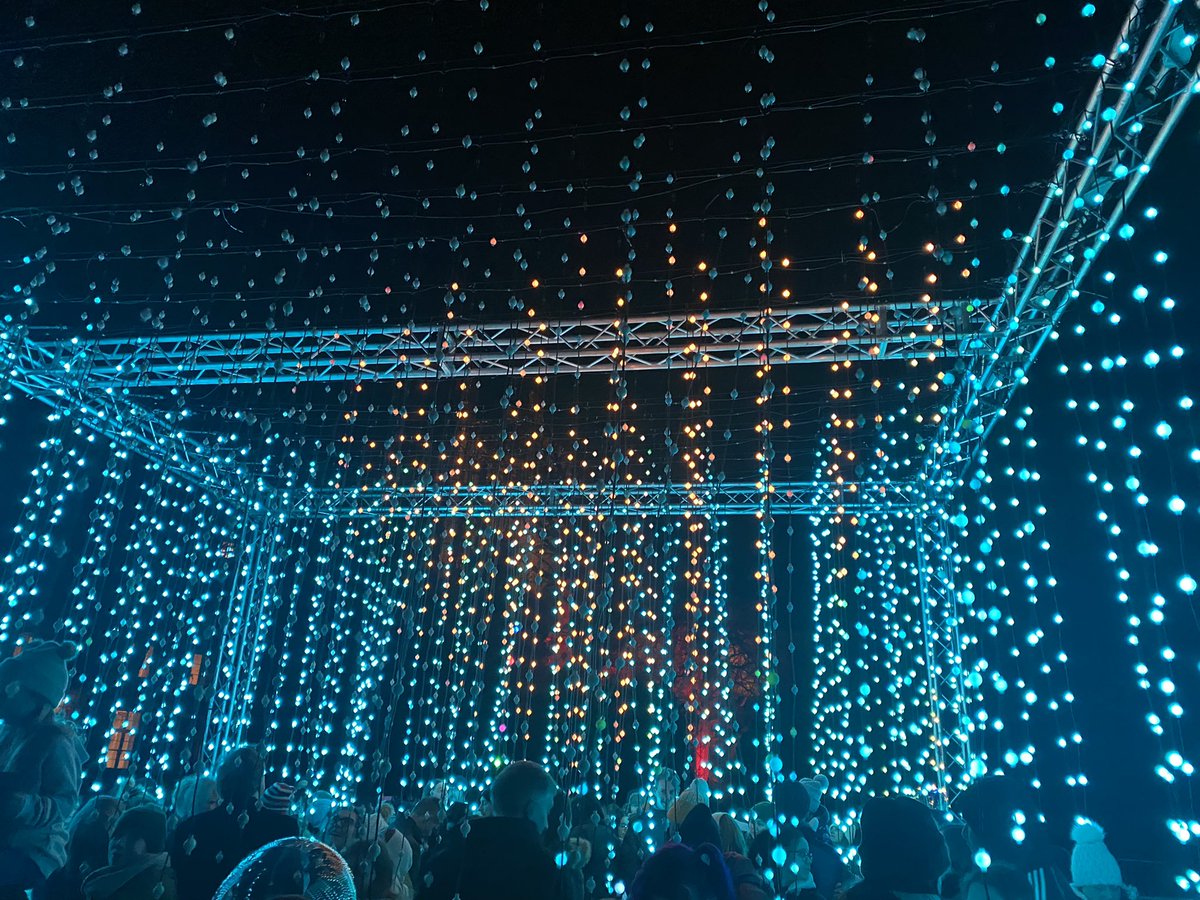 Helen Mole tweet media