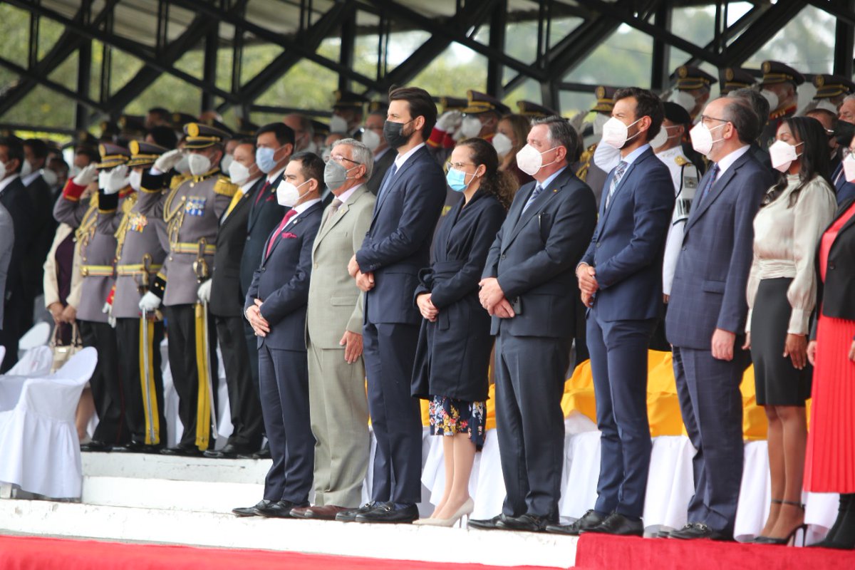 DonosoEcuador's tweet photo. ¡Rendimos homenaje al Ejército Ecuatoriano y celebramos la unidad nacional! 🇪🇨

Con orgullo recordamos la victoria del Mariscal Antonio José de Sucre en la Batalla de Tarqui y expresamos nuestro sincero respeto y apoyo al @EjercitoECU.

#JuntosLoLogramos https://t.co/pQmKazf0rw
