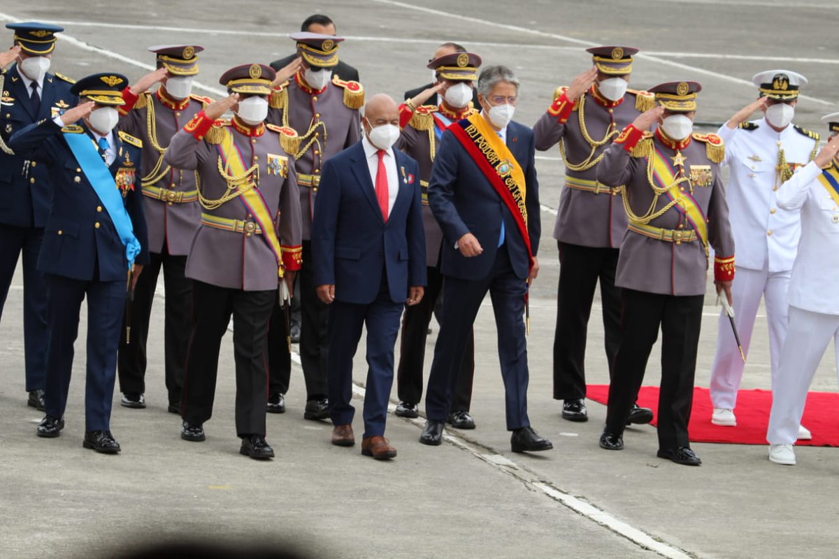 DonosoEcuador's tweet photo. ¡Rendimos homenaje al Ejército Ecuatoriano y celebramos la unidad nacional! 🇪🇨

Con orgullo recordamos la victoria del Mariscal Antonio José de Sucre en la Batalla de Tarqui y expresamos nuestro sincero respeto y apoyo al @EjercitoECU.

#JuntosLoLogramos https://t.co/pQmKazf0rw