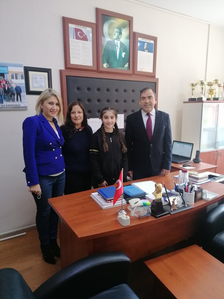 7C sınıfı öğrencimiz Kamile Elvin Kambur İstiklal Marşını En Güzel Okuma yarışmasında Buca birincisi olarak ilçemizi İl yarışmasında temsil etmeye hak kazanmıştır. <a href="/bucamilliegitim/">Bᴜᴄᴀ İʟᴄ̧ᴇ Mɪʟʟɪ Eɢ̆ɪᴛɪᴍ</a> <a href="/izmir_ilmem/">İzmir İl Milli Eğitim Müdürlüğü</a>