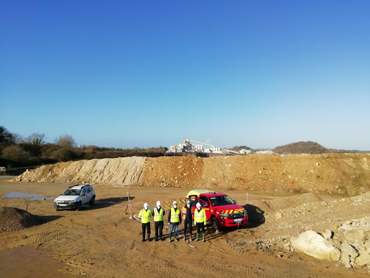 sdis53's tweet photo. Partenariat @uiisc1 @sdis53 #LHOIST_France_ouest. 
Visite des aménagements des pistes COD, formation conduite, sur le site #Neau par @olivierrichefou, William Limousin, @joelbalandraud et Colonel @MarcHoreau
@SecCivileFrance https://t.co/b7YvP04zmM