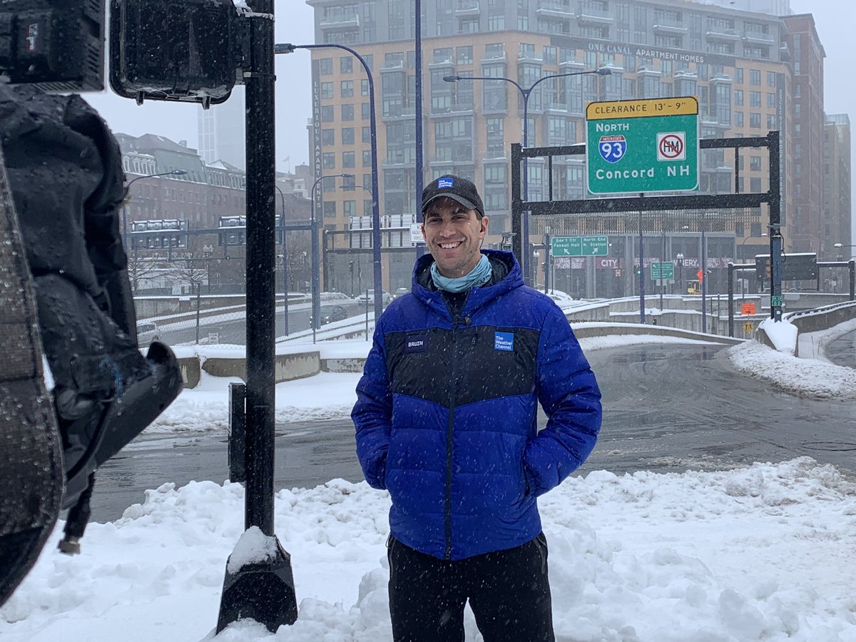 stevedresner's tweet photo. Winter Storm #Oaklee bringing plenty to the #Boston area. We’re live now until 7p with the latest conditions on @weatherchannel @wunderground featuring Meteorologist @TWCChrisBruin. https://t.co/rnxlIFGKPA