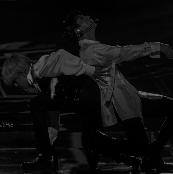sadesoju's tweet photo. Sadece beni çağır, ismimi söyle, bana ihtiyacın varmış gibi.
#taekook #taekookau https://t.co/6OH02QcEpz