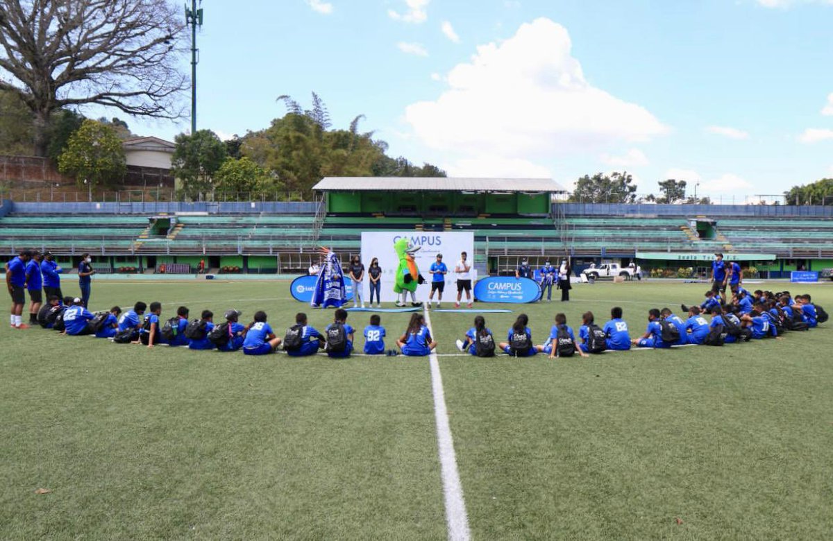 indeselsalvador's tweet photo. 🇸🇻⚽️🇪🇸

Los 60 niños de la zona paracentral finalizaron hoy su participación en el Campus Sociodeportivo del Programa LaLiga, Valores y Oportunidad.

#ConstruyendoElCamino https://t.co/MC6WSFGCtH