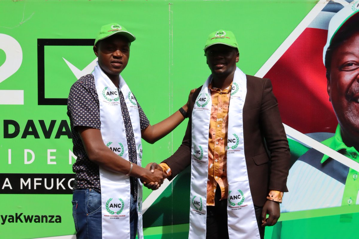 GikuruSK's tweet photo. Today evening I received the MCA Aspirant for Mukaro/Mukaro Ward, Nyeri County. Mr Simon Muita Waweru joined @anc_party in order to contest for the seat in this coming general elections.
#ChamaNiANC
#EarthQuakeEffect https://t.co/FNvLPsL6Ug