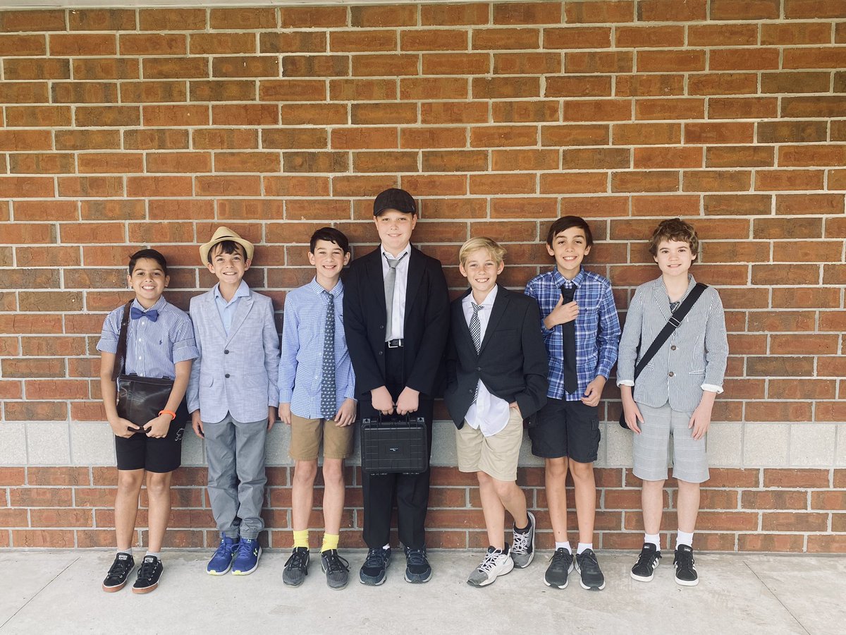 MrsSegalWhite's tweet photo. Both passengers &amp; crew had a successful ⚓️Titanic Day 🚢as a culmination to our thematic unit. After much debate 🎤it was decided that 👨‍✈️ Capt. Smith was most to blame for the tragedy! #TitanicDay #Debate @collierschools @pmepelicans #CCPSProud https://t.co/h8UnJujyuj