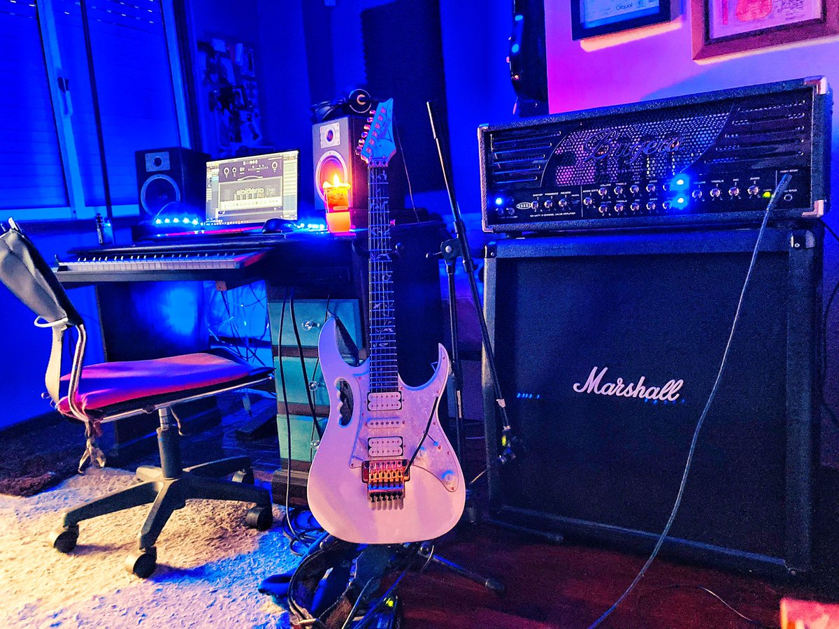 pablo_gaez's tweet photo. Es cómodo enchufar al Soldano de Neural y ya… Suena brutal… Pero los 4x12 y unas válvulas calentitas tiene su aquel 🤪🤘 #guitar #ibanezguitars #neuraldsp #rock #bugeraamps #music #steinberg #cubase11 #recording #spain https://t.co/oiUSZqg9PZ