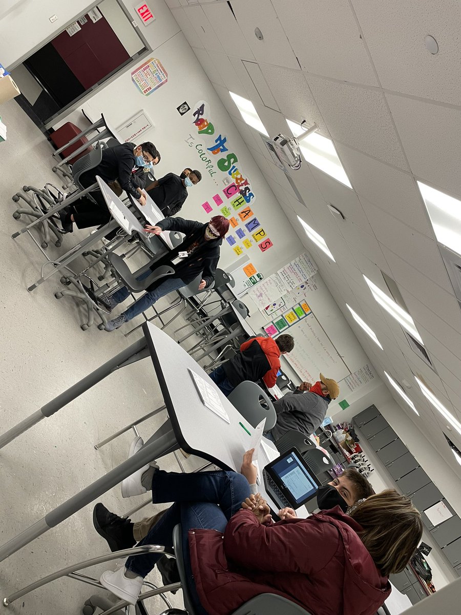 Principal_Swain's tweet photo. On Wednesday evening, before it got too cold, we conducted student-led conferences. Despite the cold snap, our parents still showed up! @deckermiddle @ManorISD @SpencerAndreD @MikePerkins_PLC #OTTM #DeckerPride https://t.co/WpiAqrPkNE