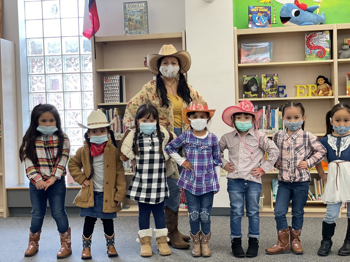 Carmen18106986's tweet photo. Are you ready? For Houston Rodeo? 🤠 🖐 @NeffECC @HISDECH #GoTexanHISD #ECH https://t.co/yOq1lkD7OQ