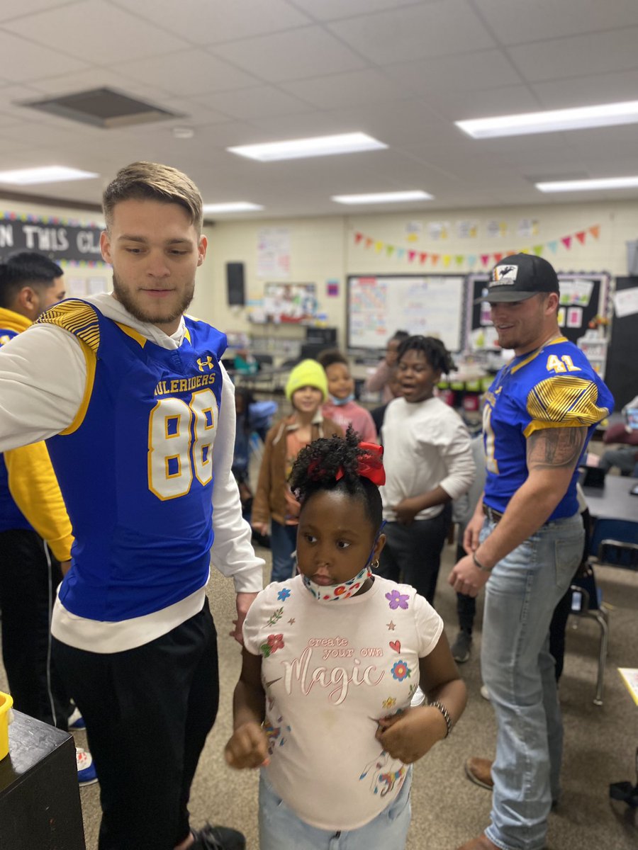 CoachBradSmiley's tweet photo. @SAUFootball out at the schools this morning!!! Thanks @Coachmike_3 for leading the charge!! #LetsRide 🤙🏇 https://t.co/DgMbs3SC6G