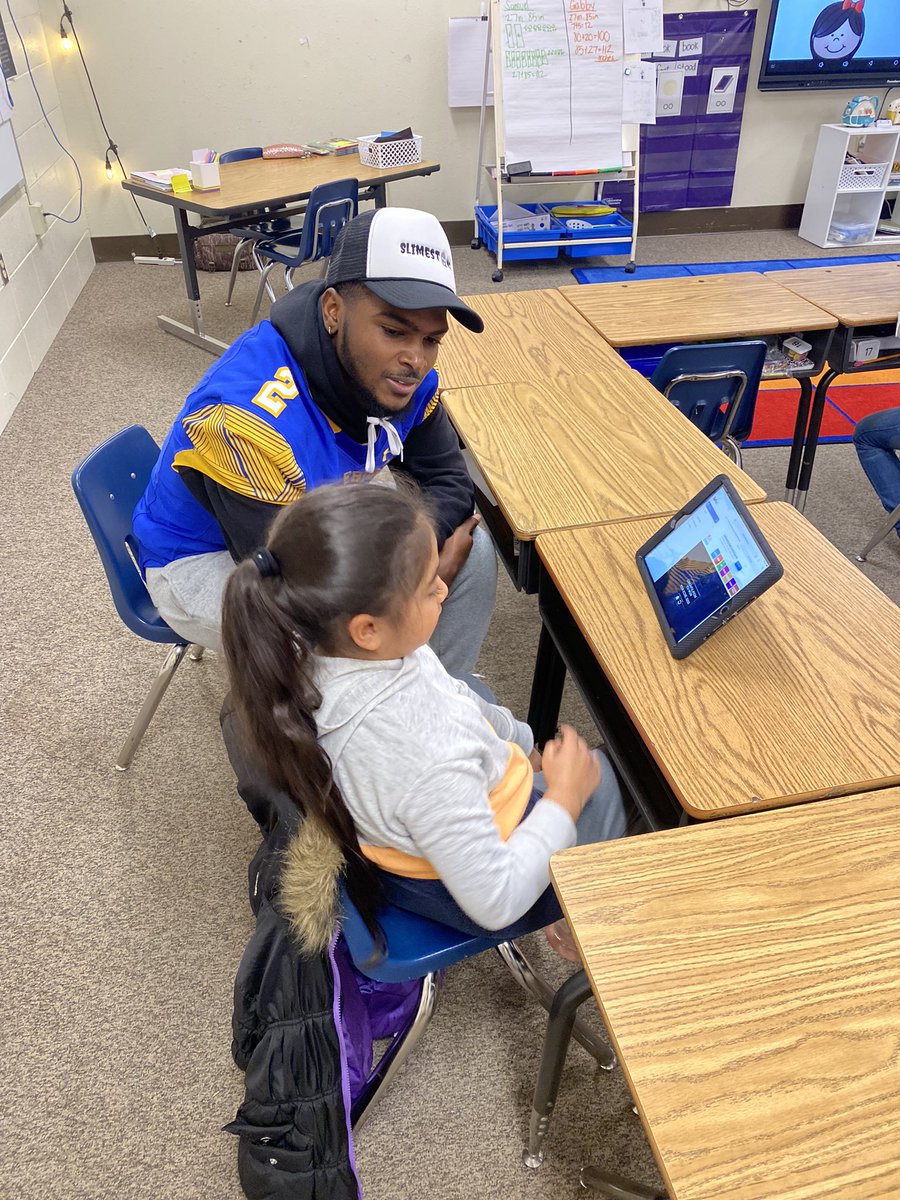 CoachBradSmiley's tweet photo. @SAUFootball out at the schools this morning!!! Thanks @Coachmike_3 for leading the charge!! #LetsRide 🤙🏇 https://t.co/DgMbs3SC6G